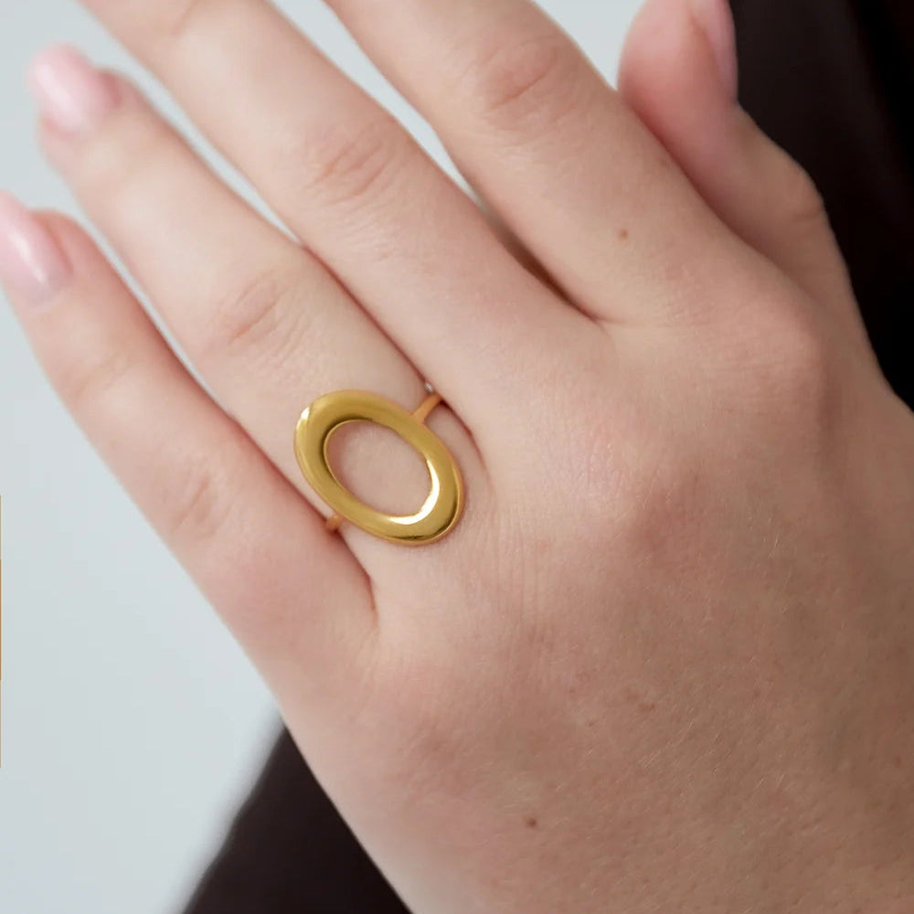 Oval ring