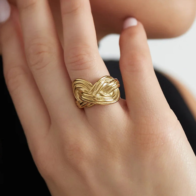 Knotted ring goud
